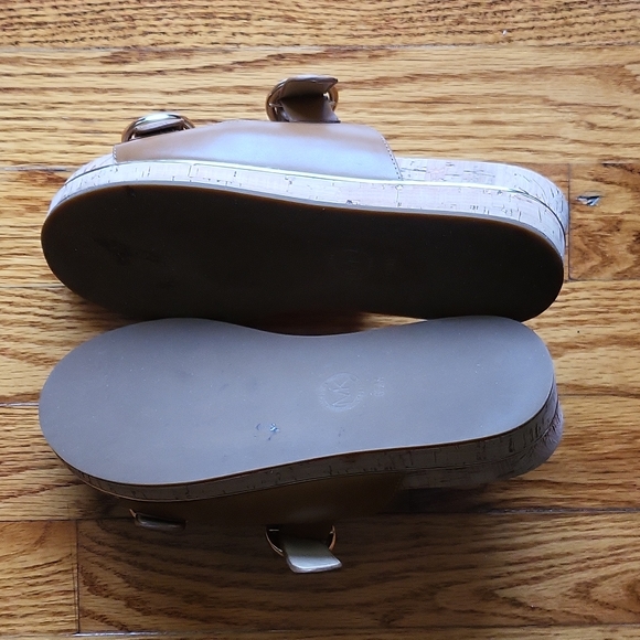 Michael Kors women's EUC tan leather double strap sandals size 6.5M - Picture 4 of 7